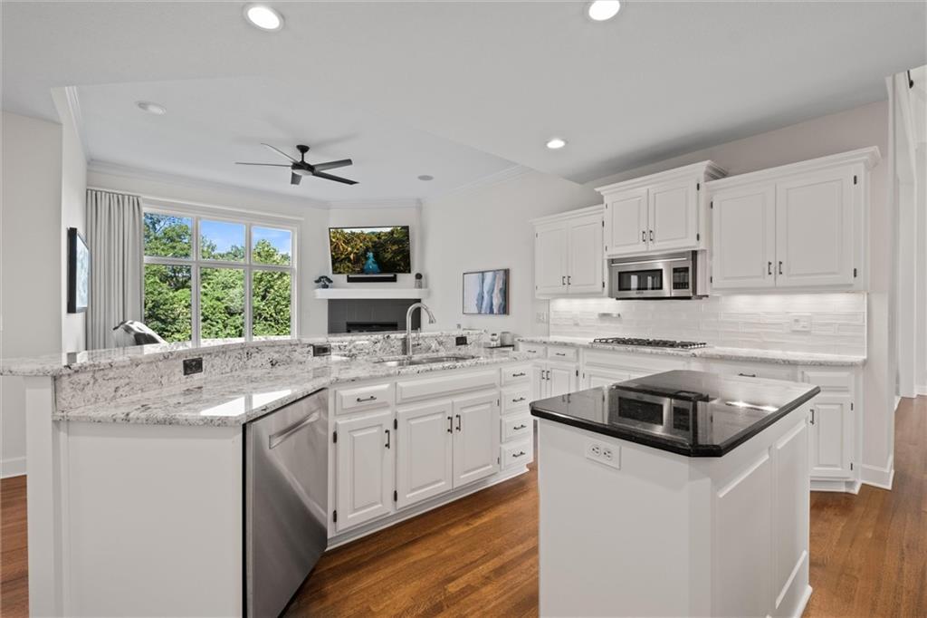 8190 Shoreline Drive