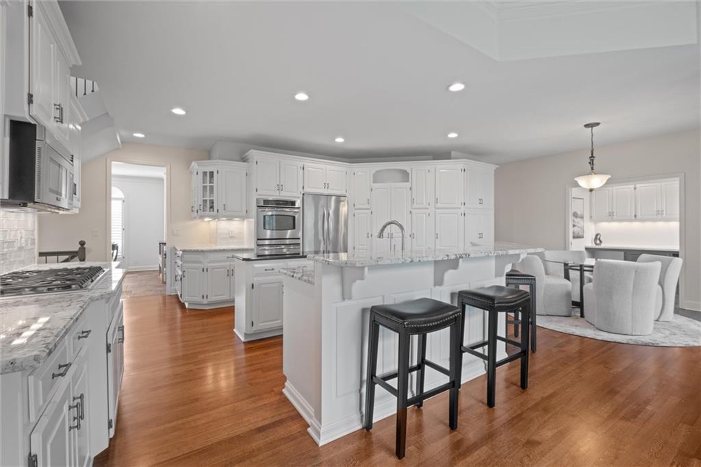 8190 Shoreline Drive