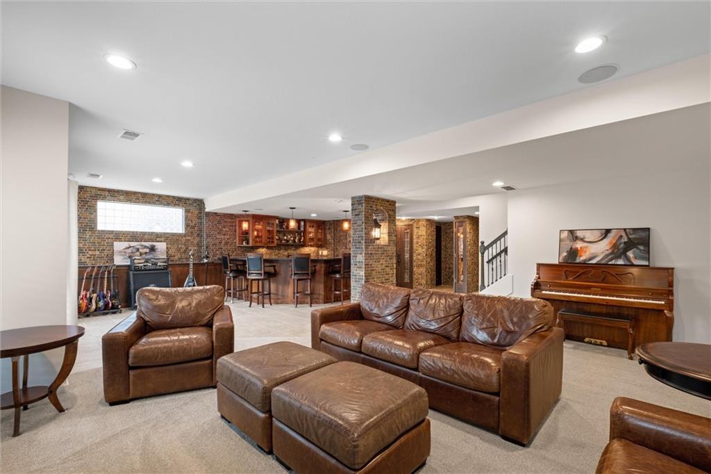 8190 Shoreline Drive