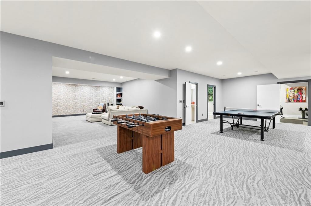 6537 Ridge Road