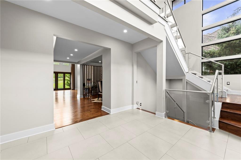 6537 Ridge Road