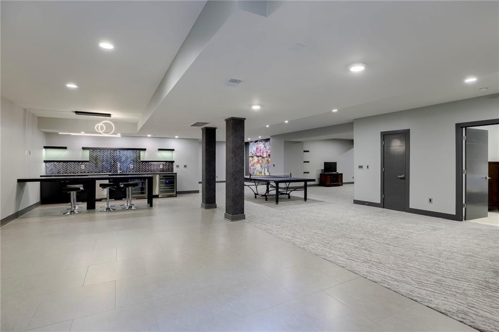 6537 Ridge Road