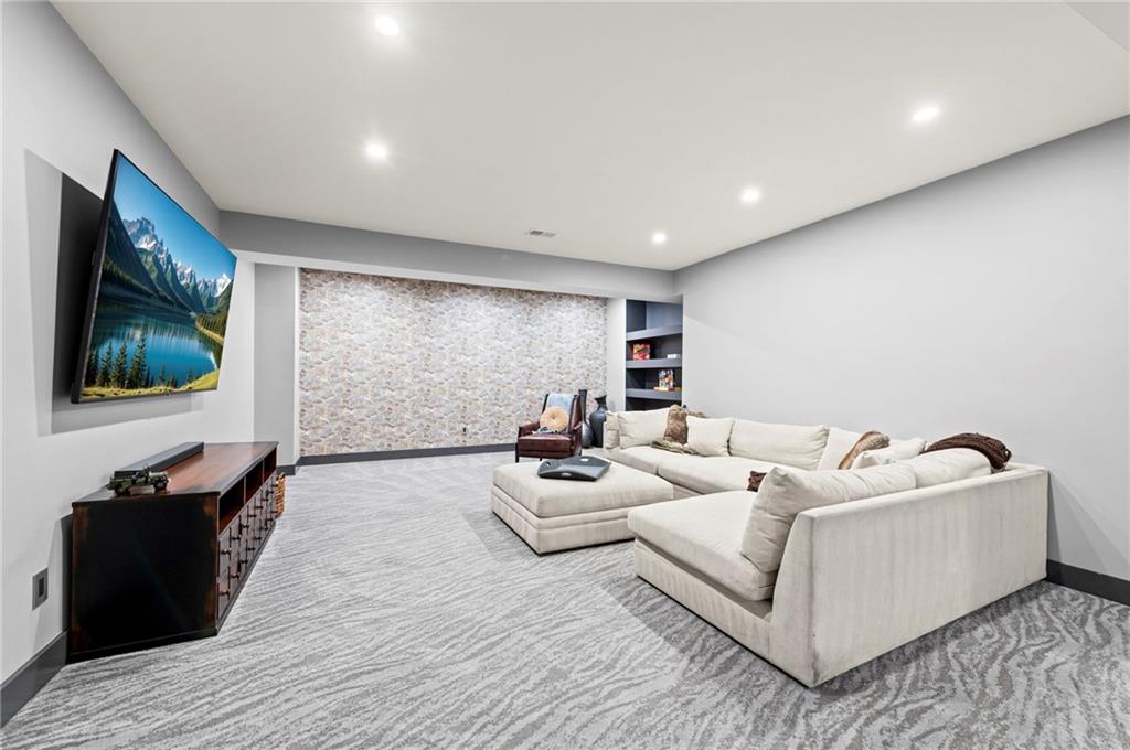 6537 Ridge Road