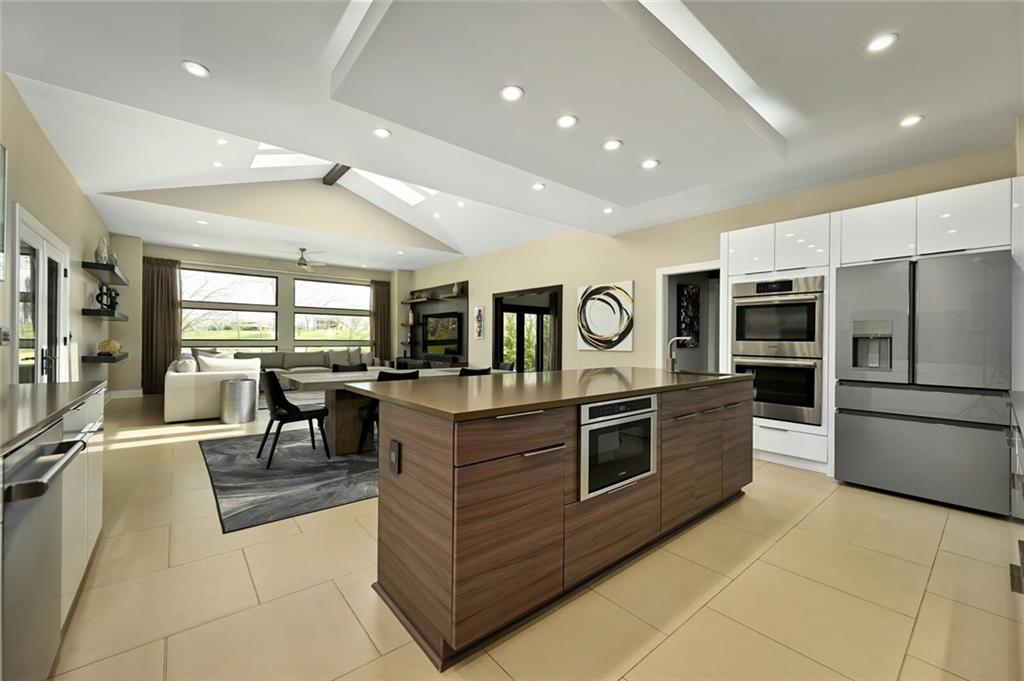 6537 Ridge Road