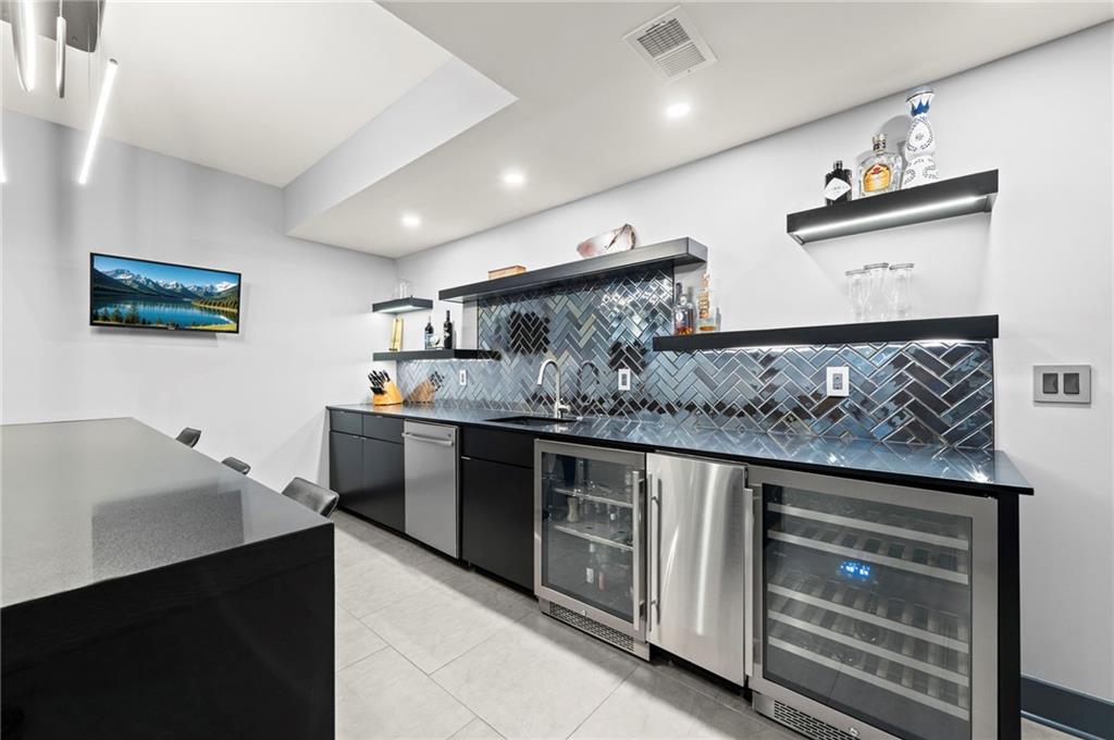 6537 Ridge Road