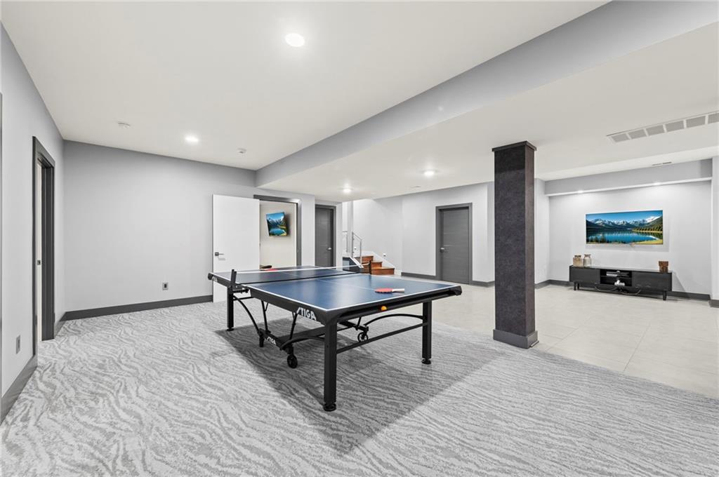 6537 Ridge Road