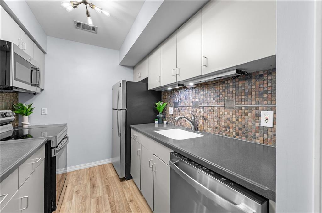 445 W 10th Street