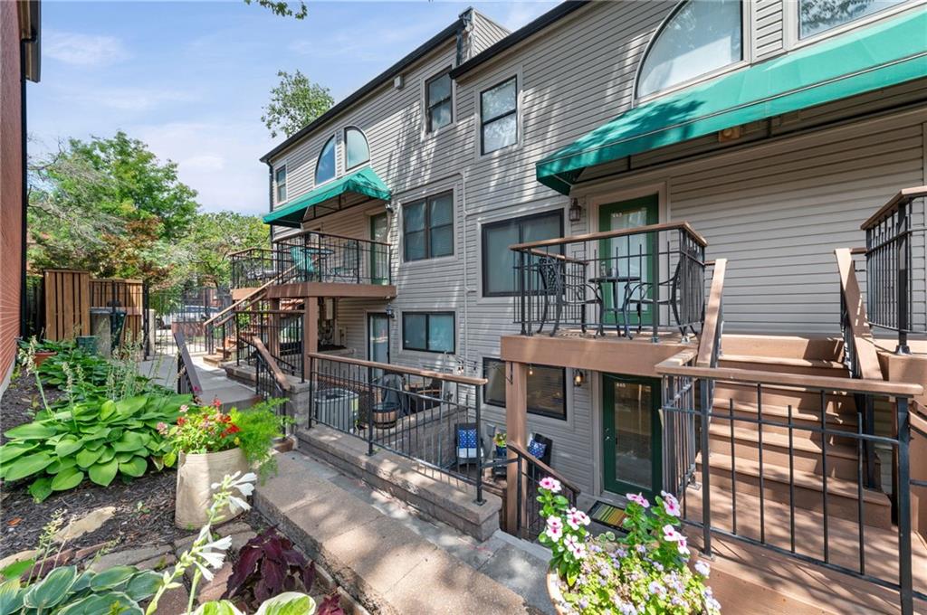 445 W 10th Street