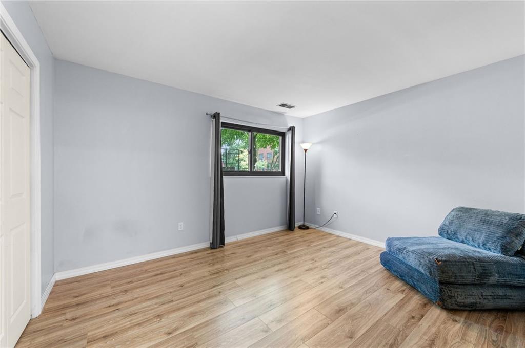 445 W 10th Street