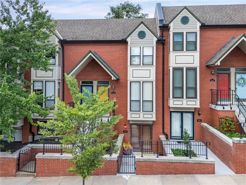 445 W 10th Street