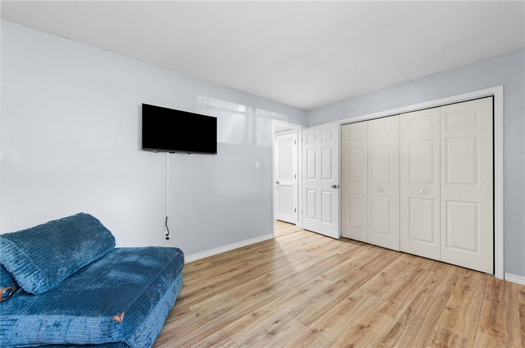 445 W 10th Street