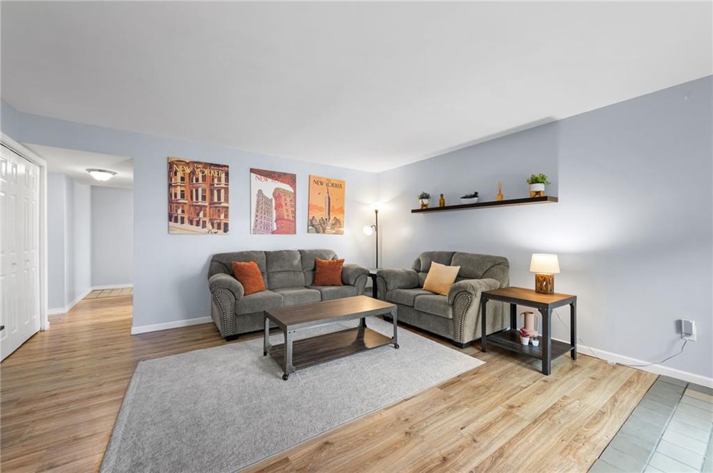 445 W 10th Street