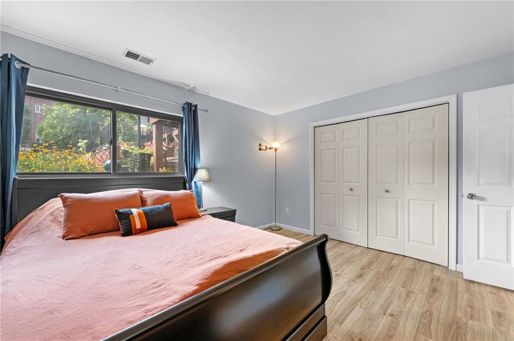 445 W 10th Street