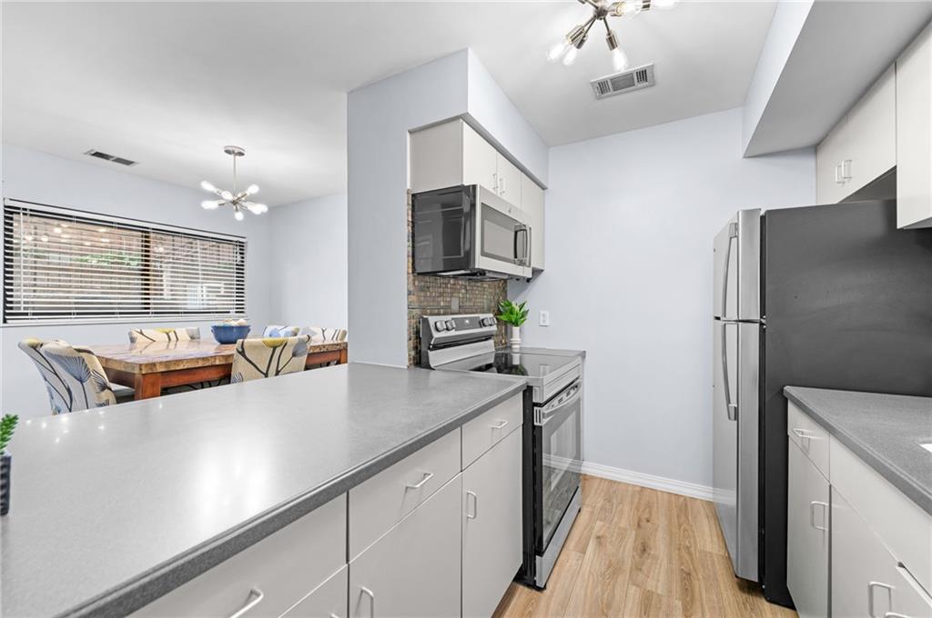 445 W 10th Street