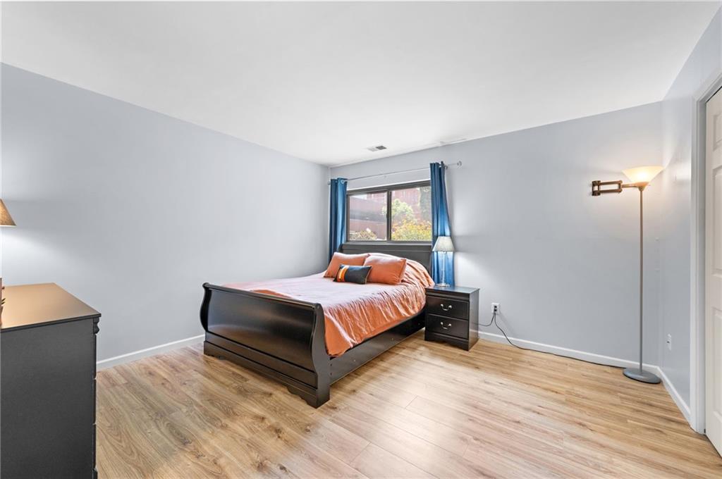 445 W 10th Street