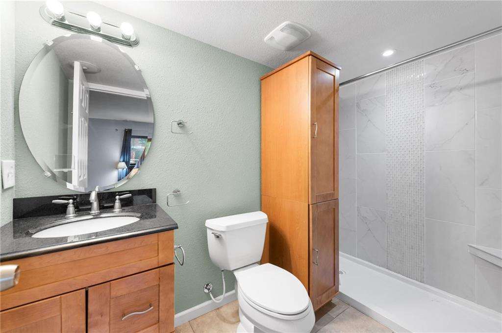 445 W 10th Street