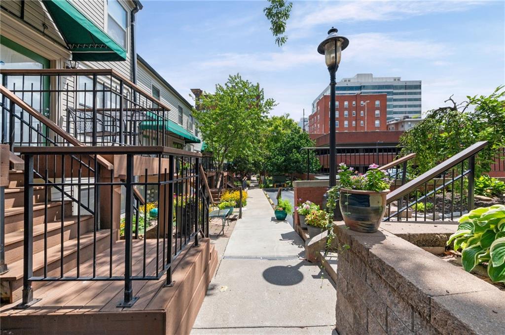 445 W 10th Street