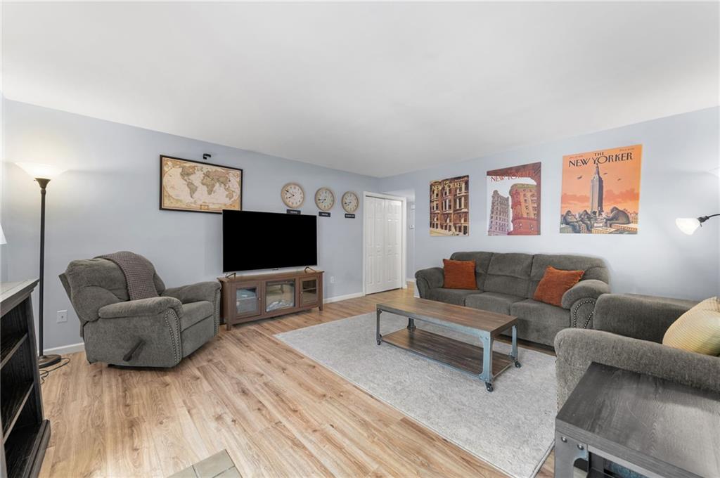 445 W 10th Street