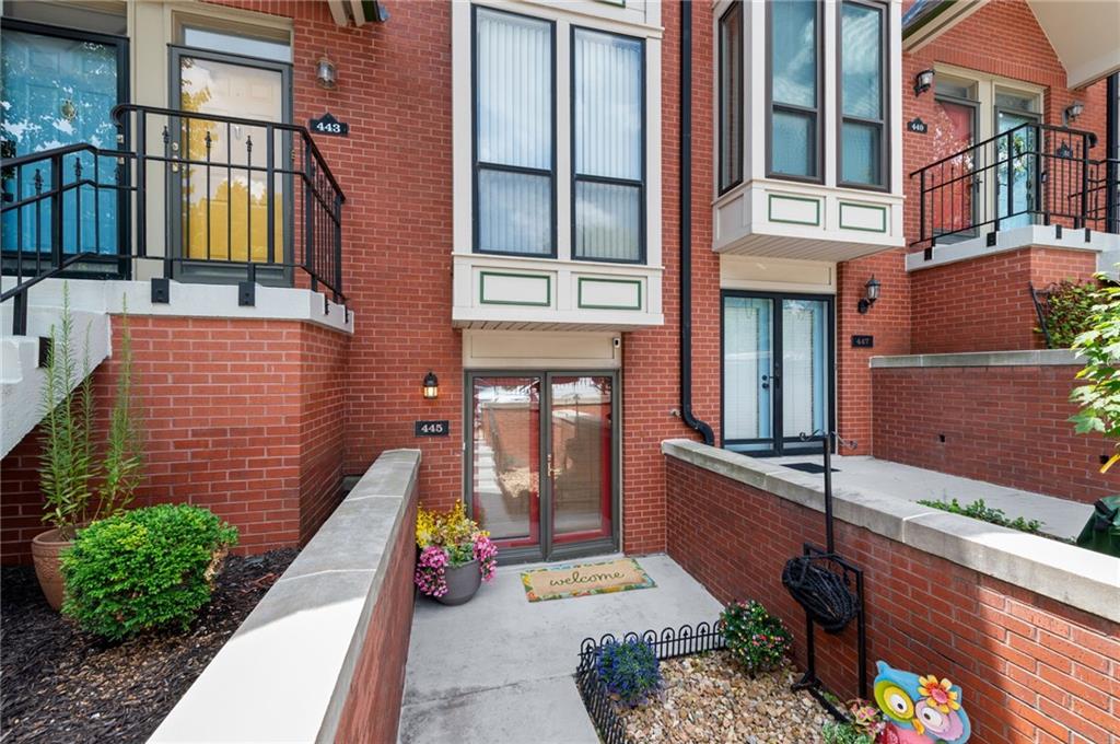 445 W 10th Street