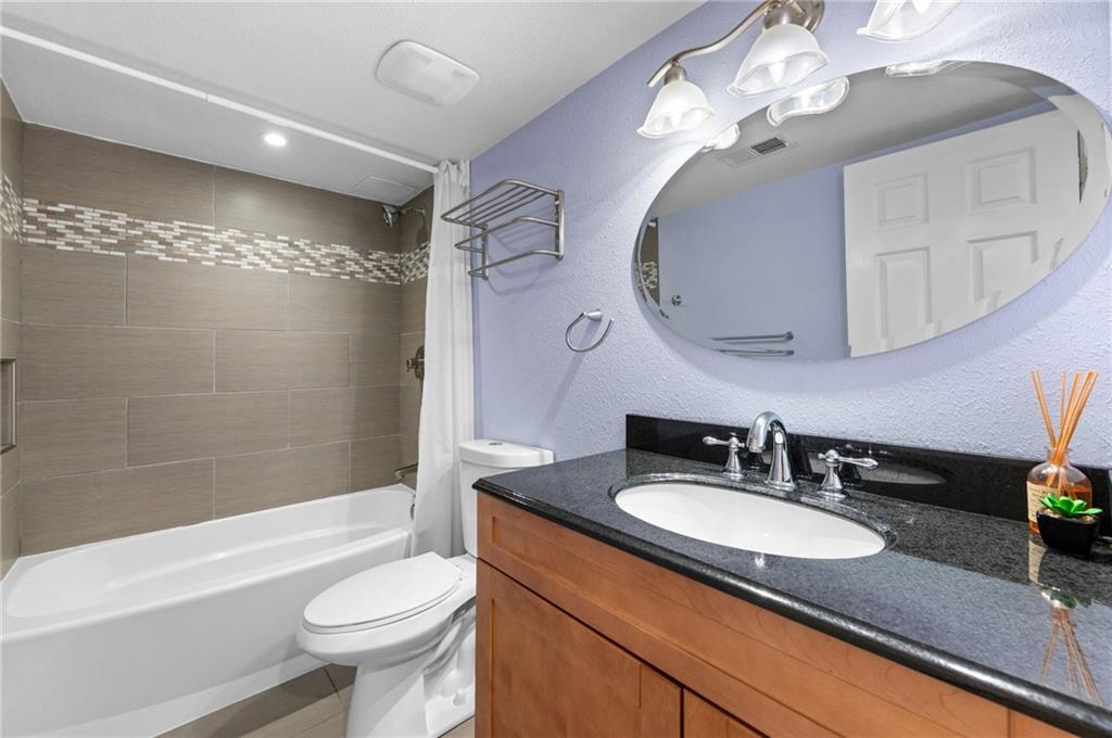 445 W 10th Street