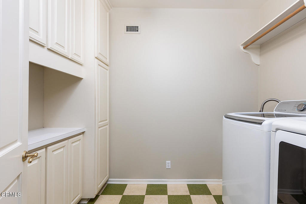 5250 Vista Lejana Lane