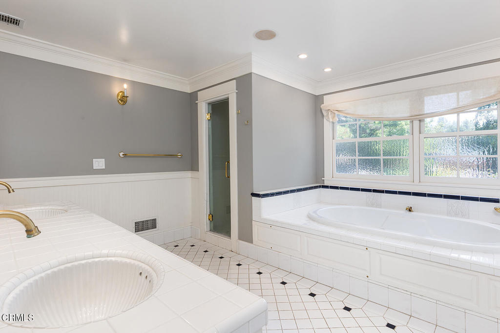 5250 Vista Lejana Lane