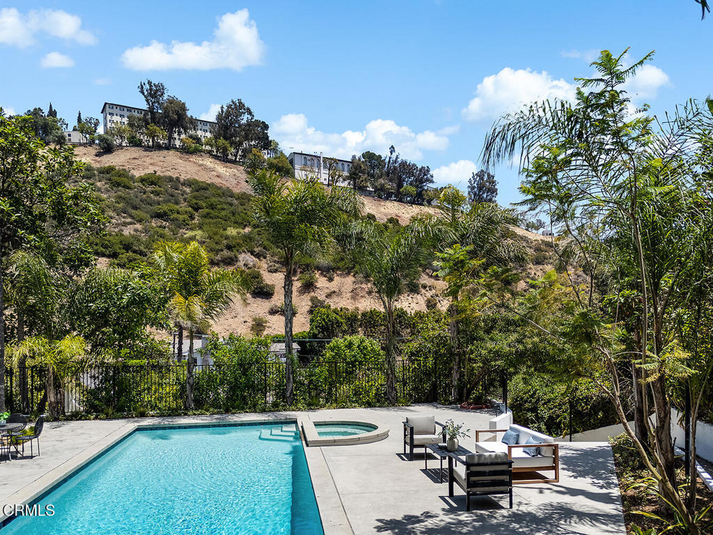 1475 N Bundy Drive