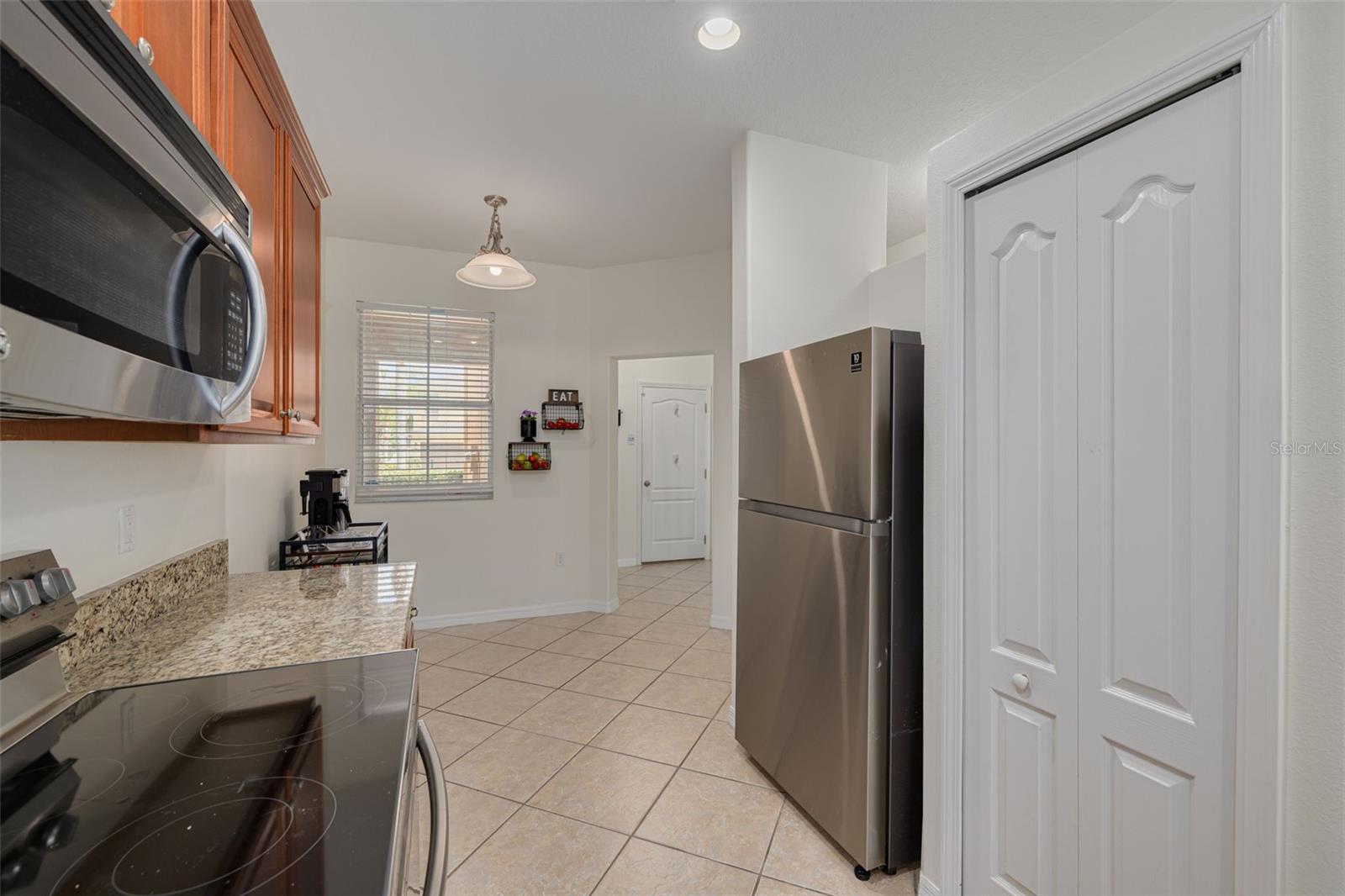 9520 TRUMPET VINE LOOP