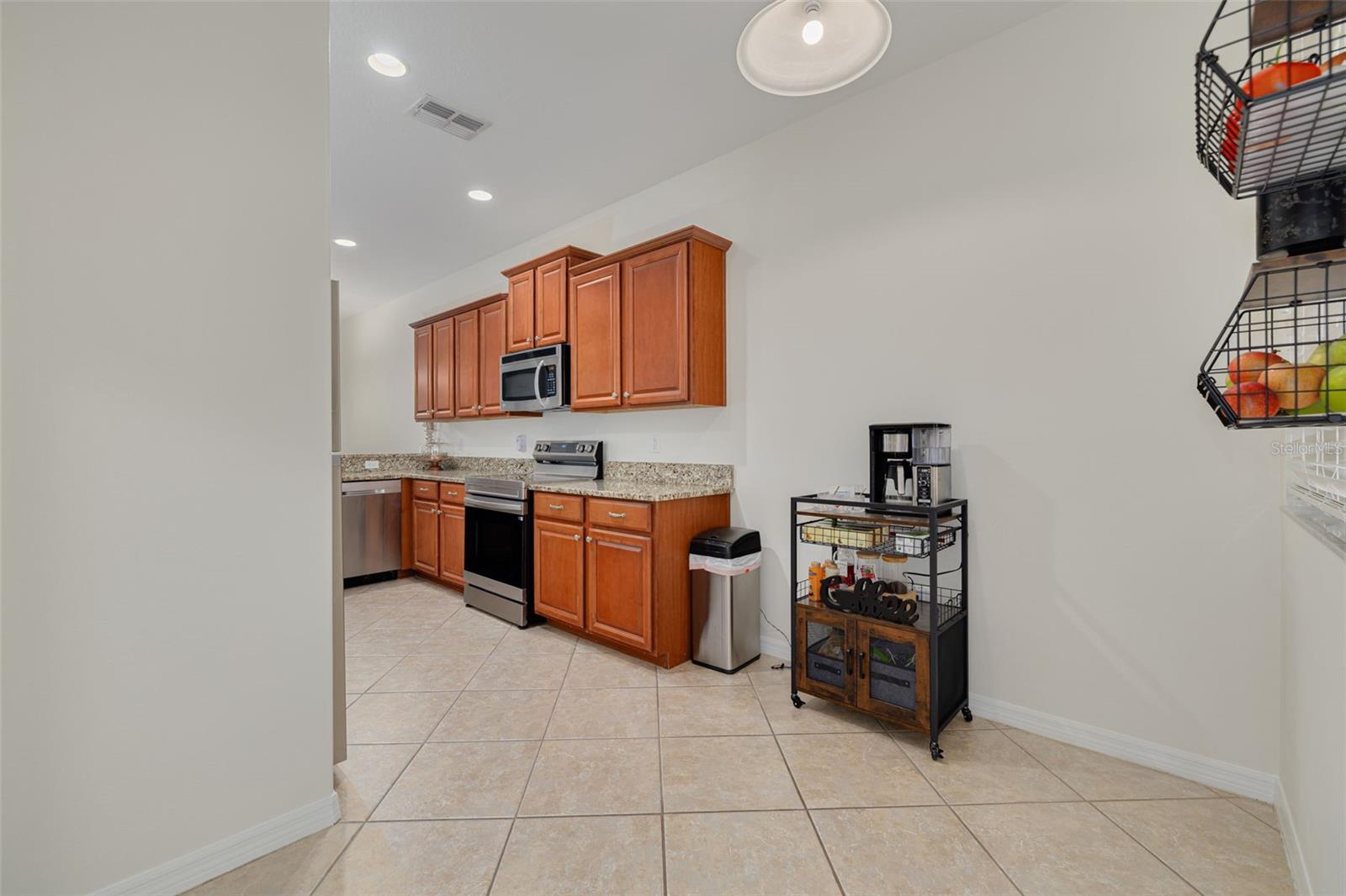 9520 TRUMPET VINE LOOP