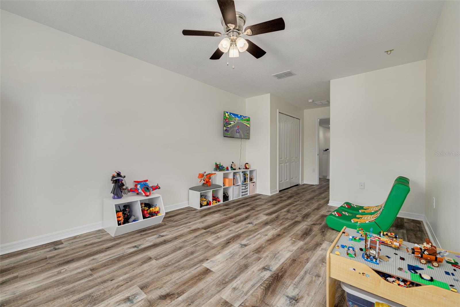 9520 TRUMPET VINE LOOP