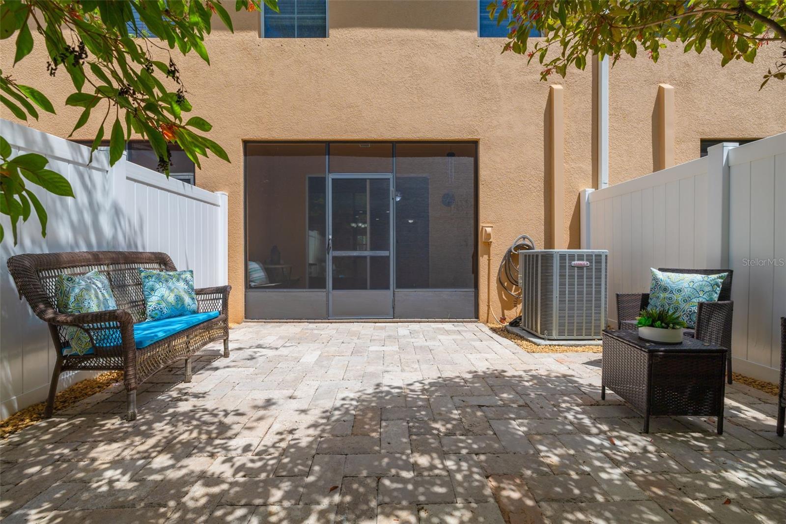 9520 TRUMPET VINE LOOP