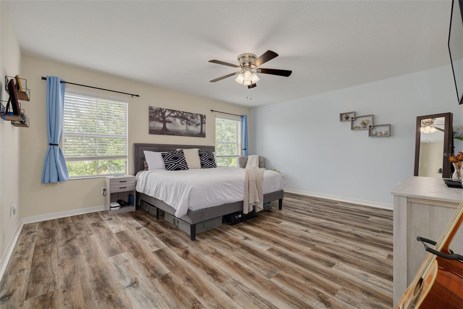 9520 TRUMPET VINE LOOP