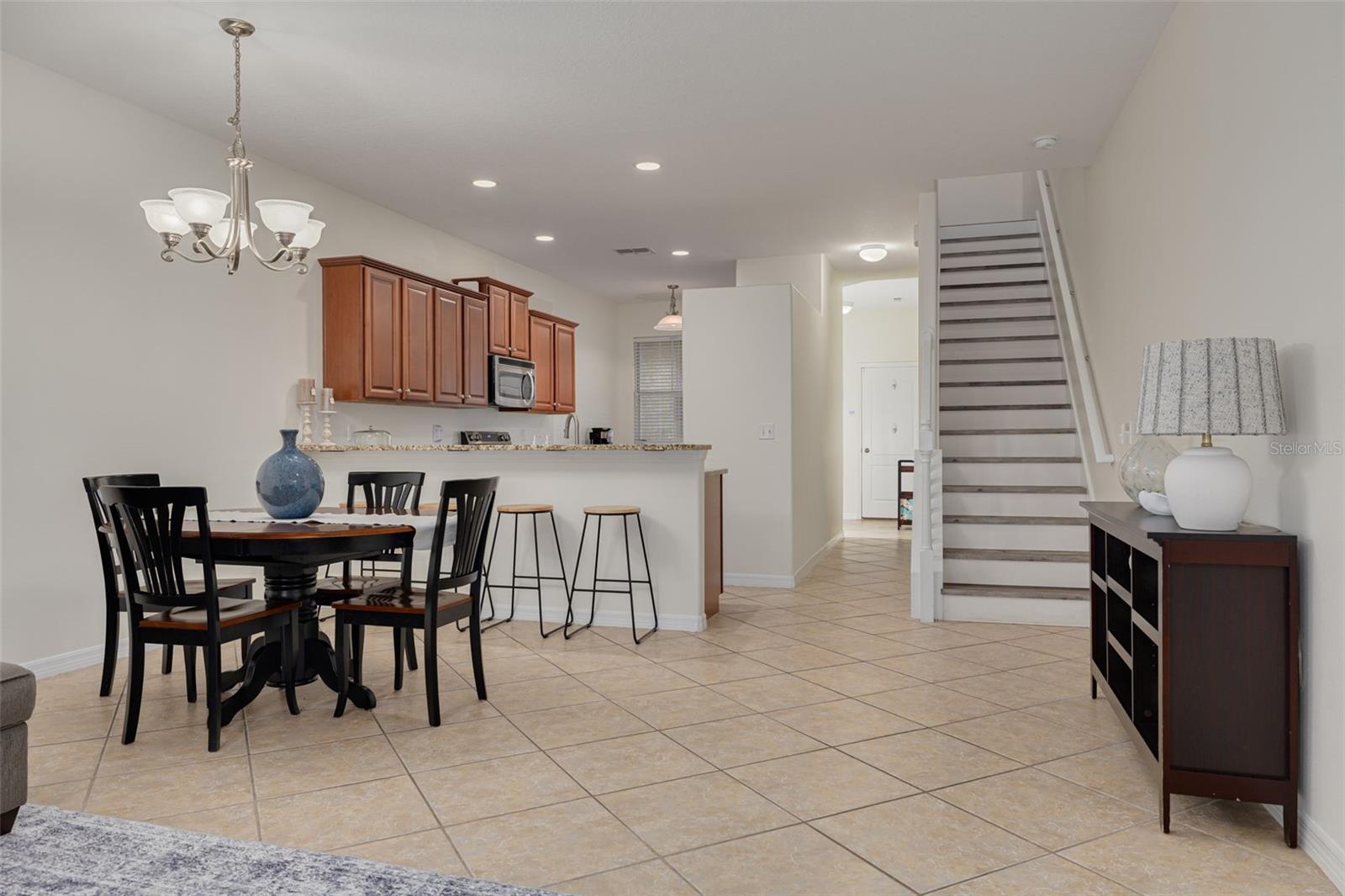 9520 TRUMPET VINE LOOP