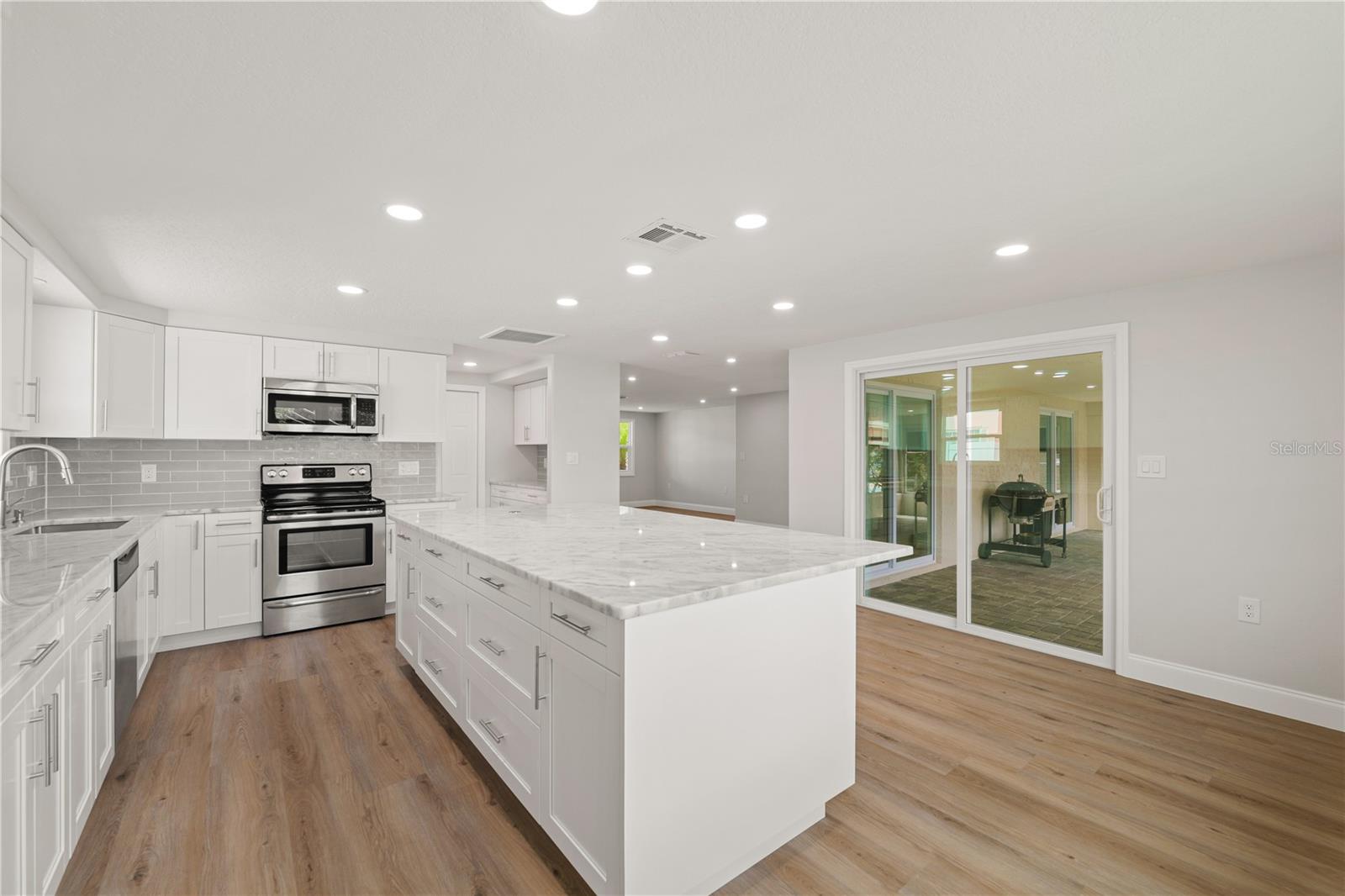 6617 HARBOR DR