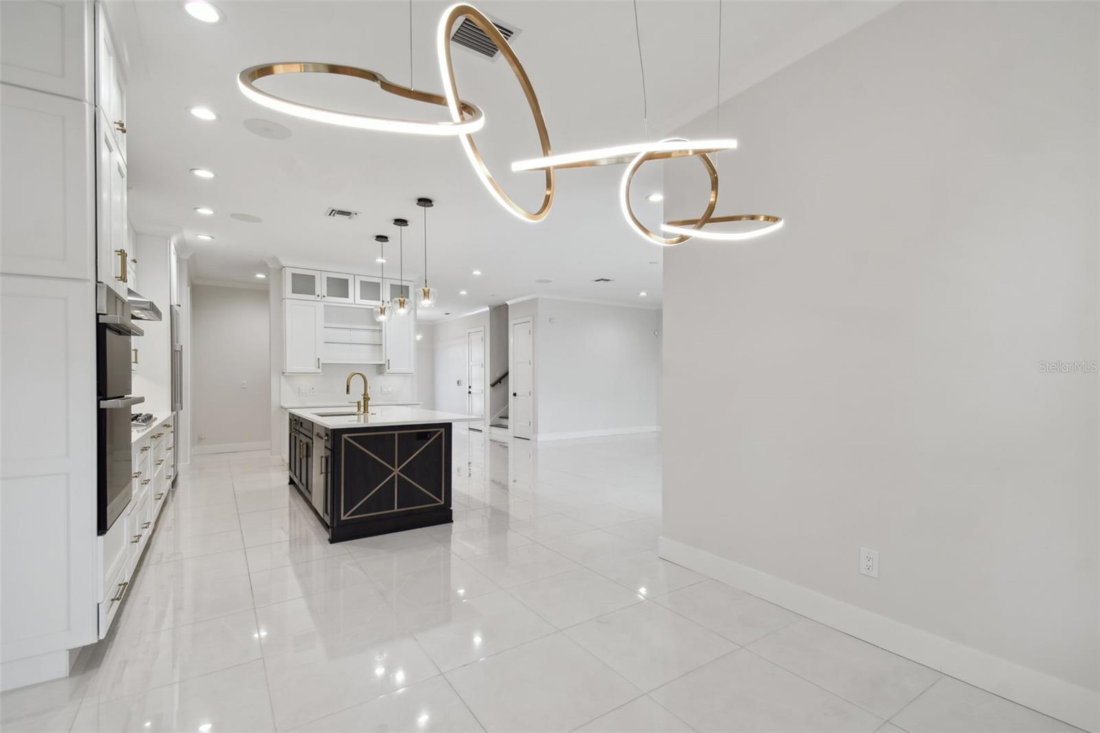 3418 W DORCHESTER ST