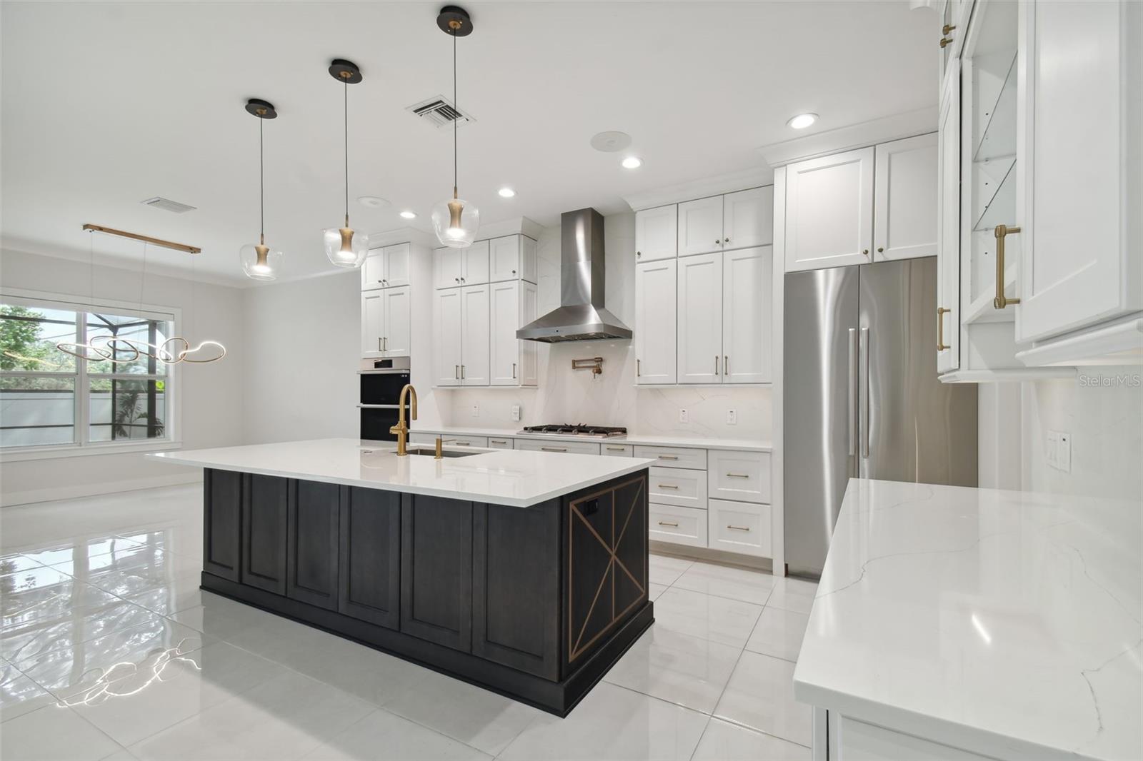 3418 W DORCHESTER ST