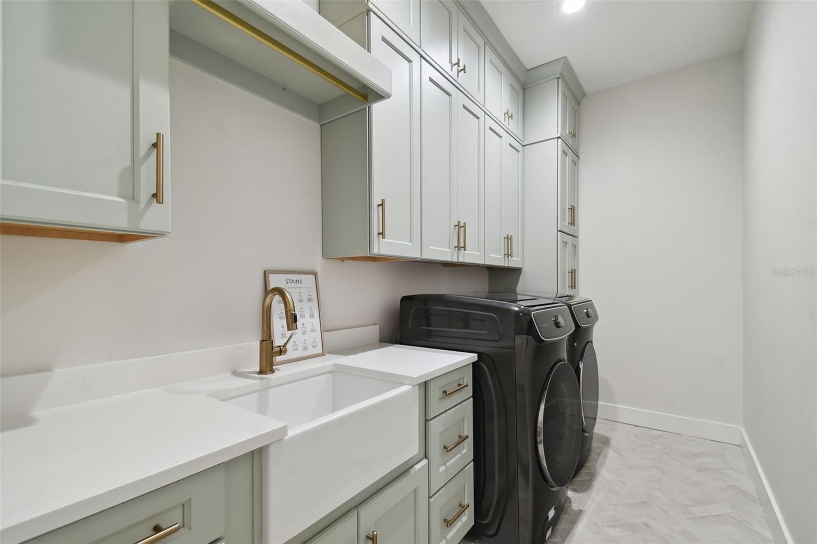 3418 W DORCHESTER ST