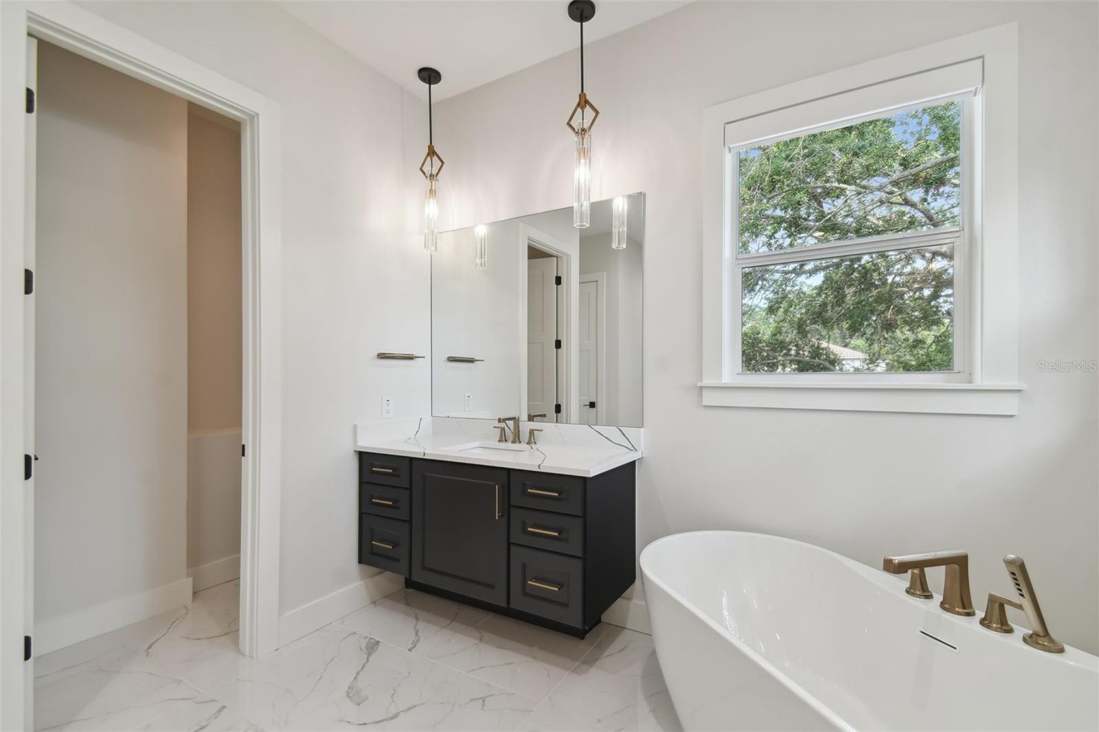 3418 W DORCHESTER ST