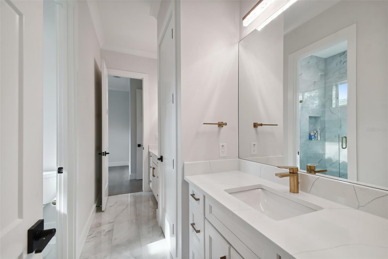 3418 W DORCHESTER ST