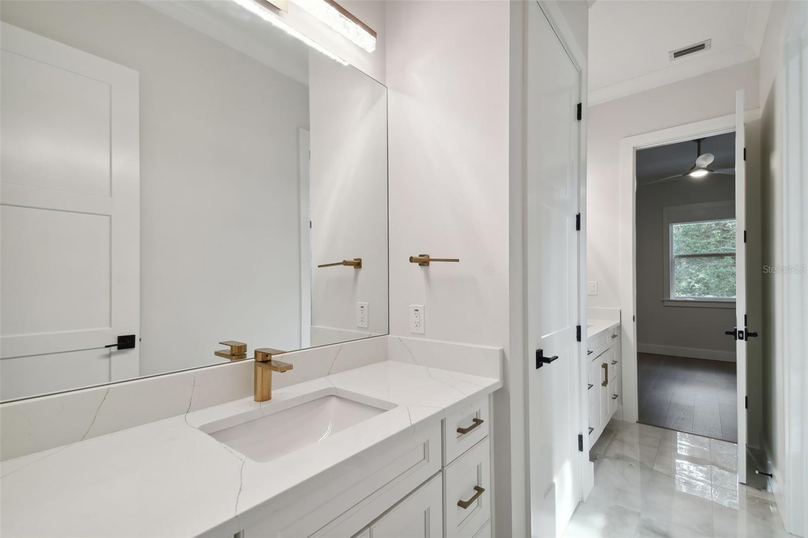 3418 W DORCHESTER ST