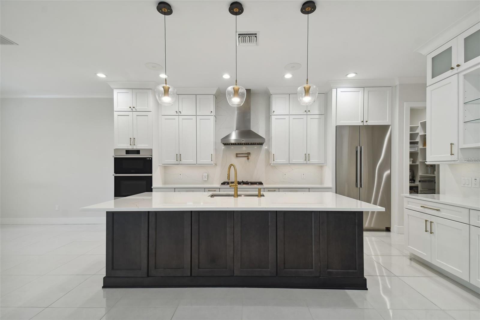 3418 W DORCHESTER ST