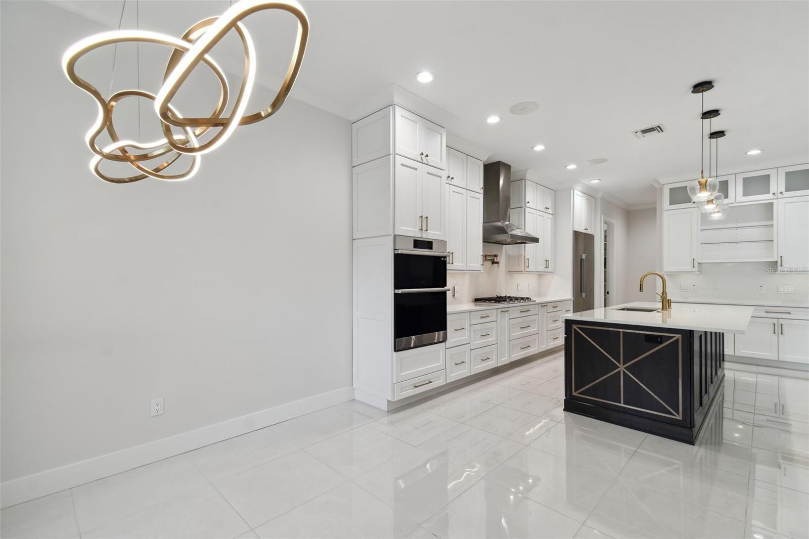 3418 W DORCHESTER ST