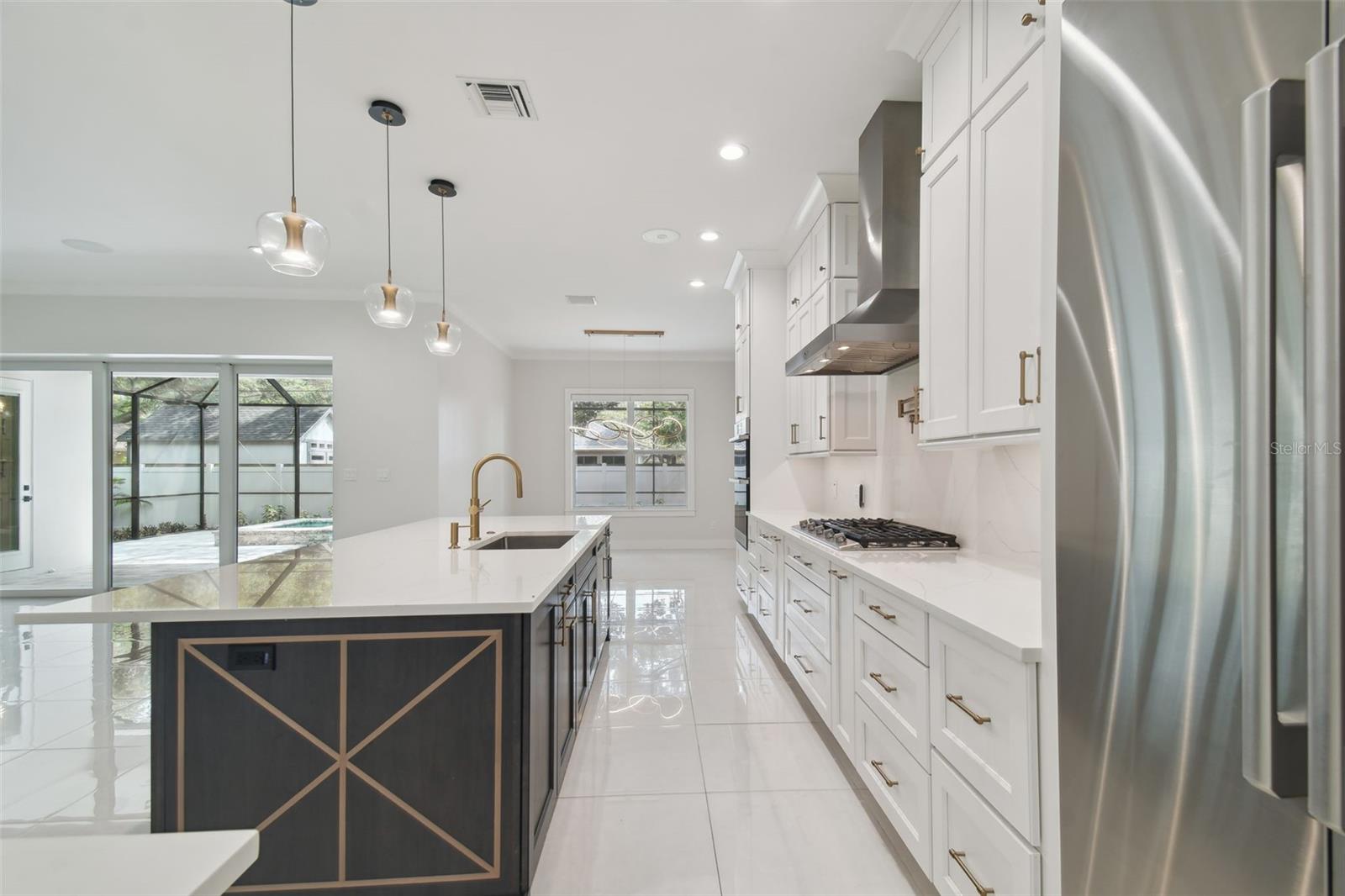 3418 W DORCHESTER ST