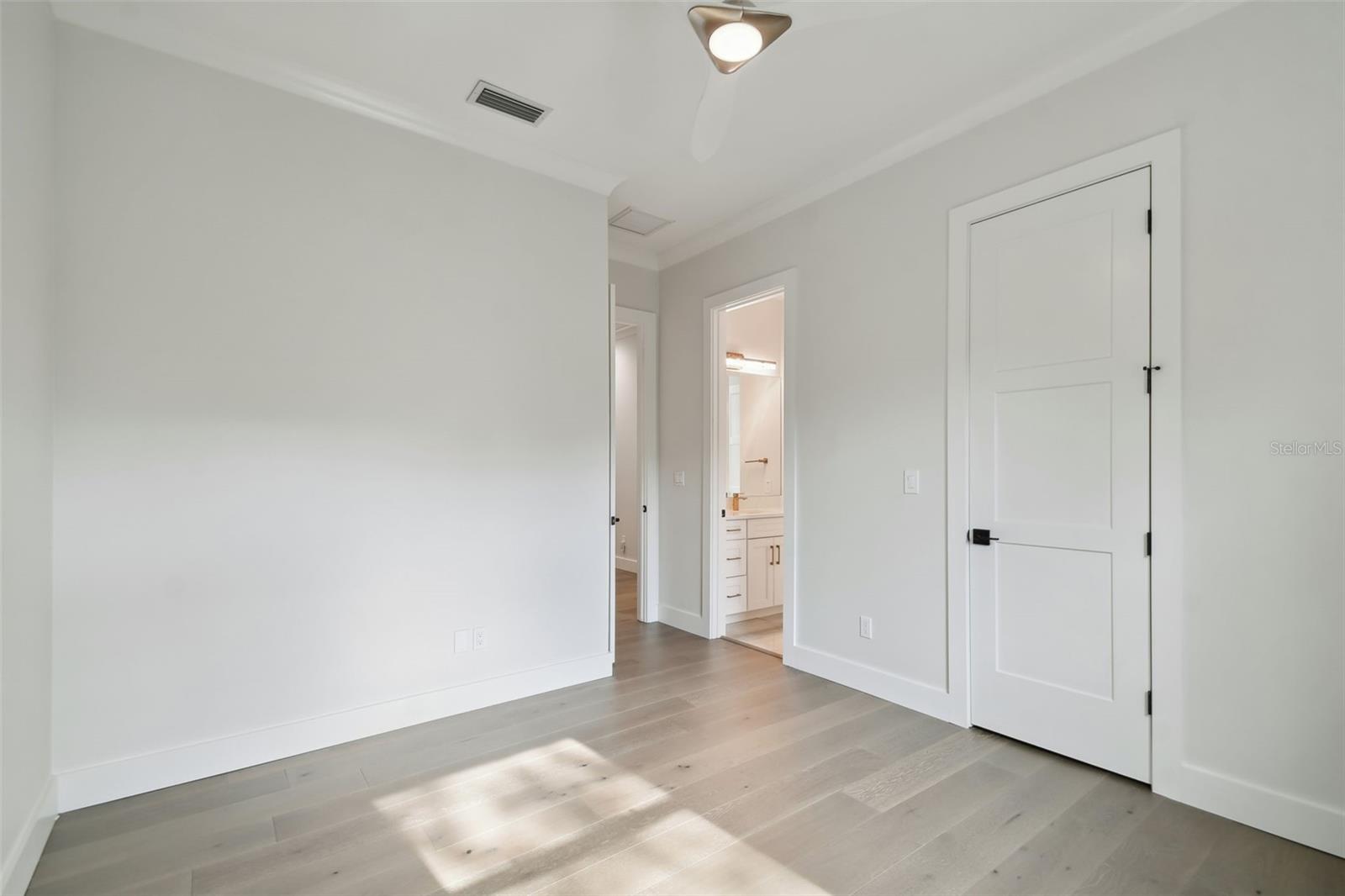 3418 W DORCHESTER ST