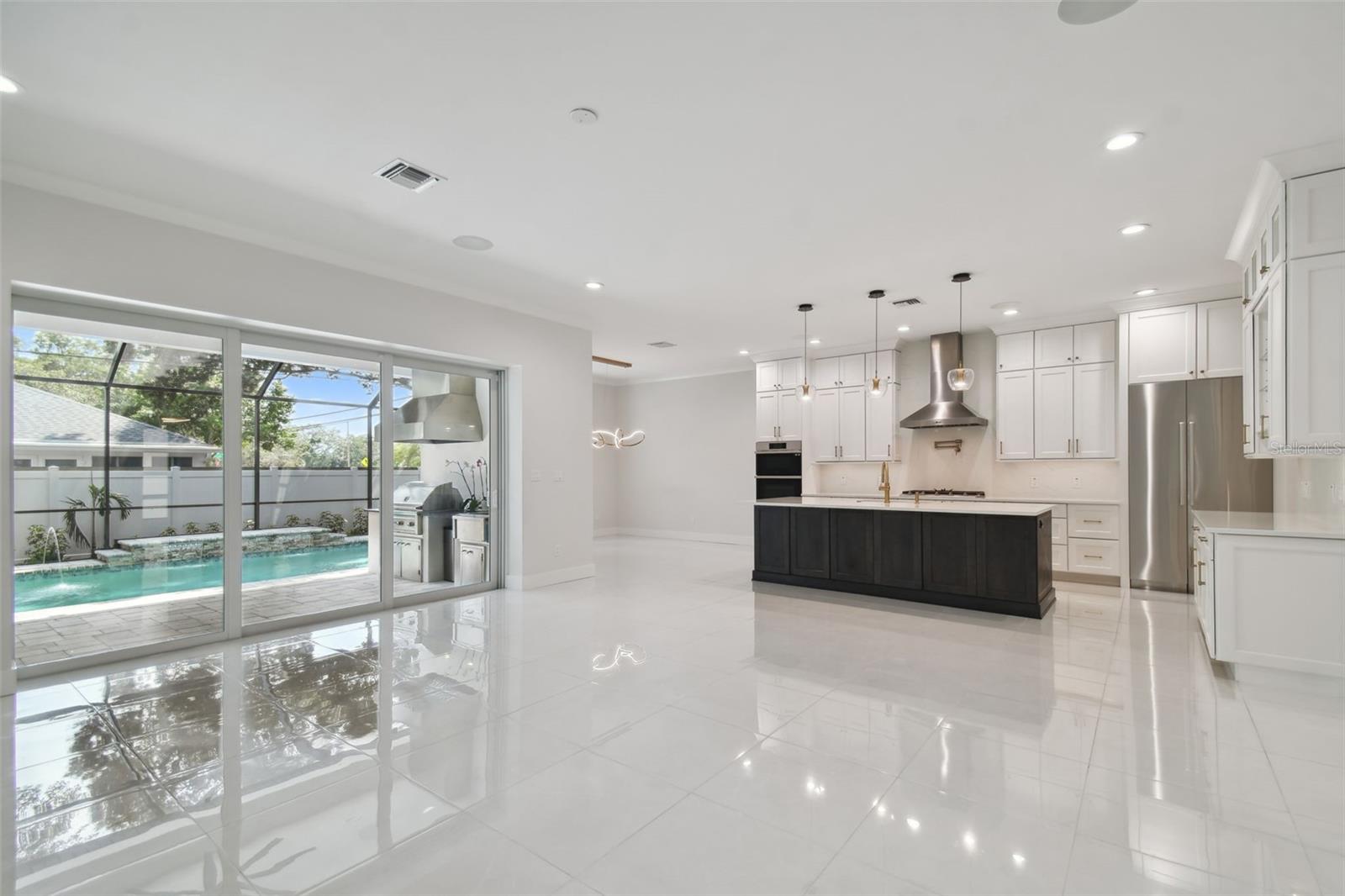 3418 W DORCHESTER ST