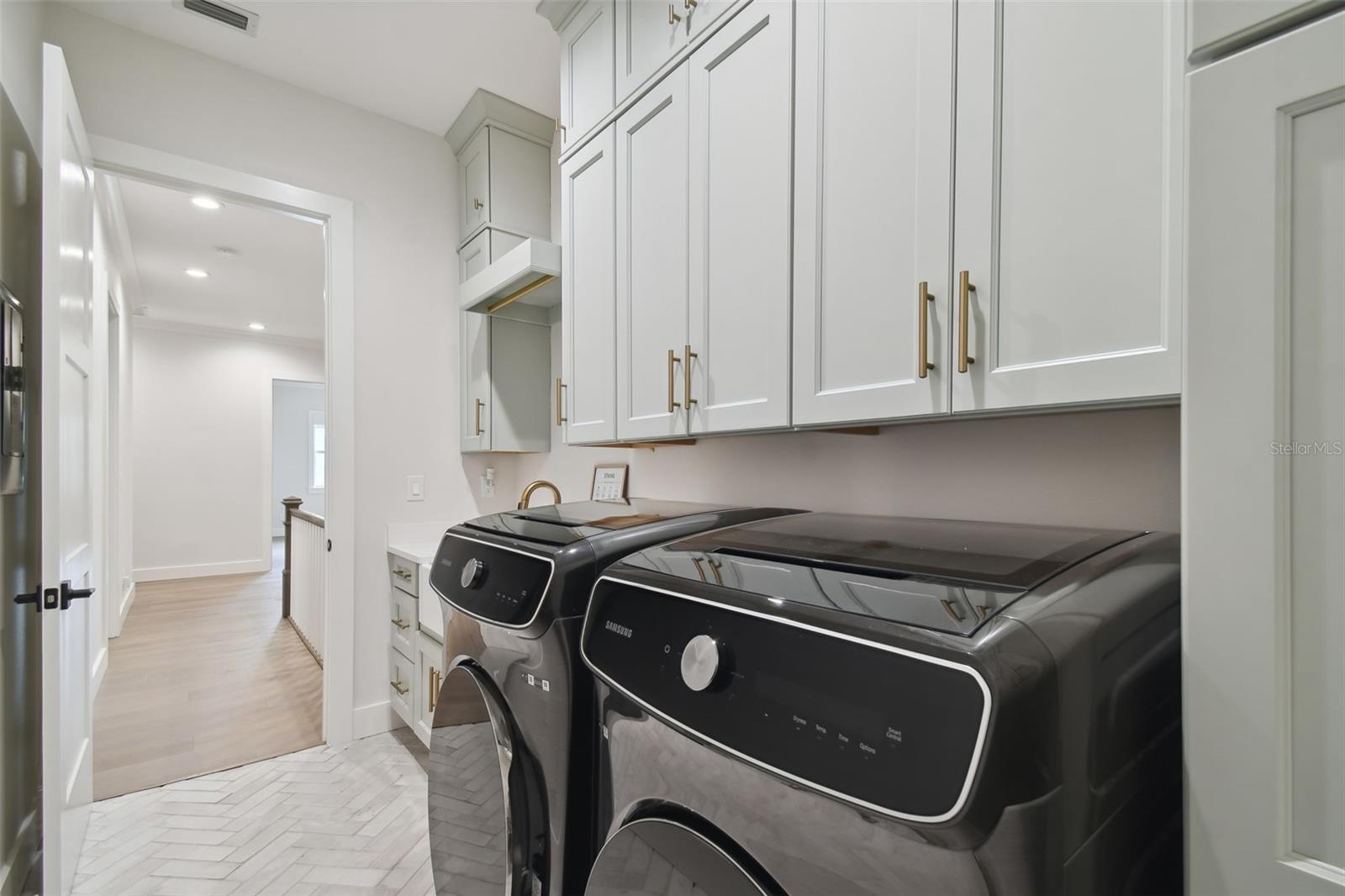 3418 W DORCHESTER ST