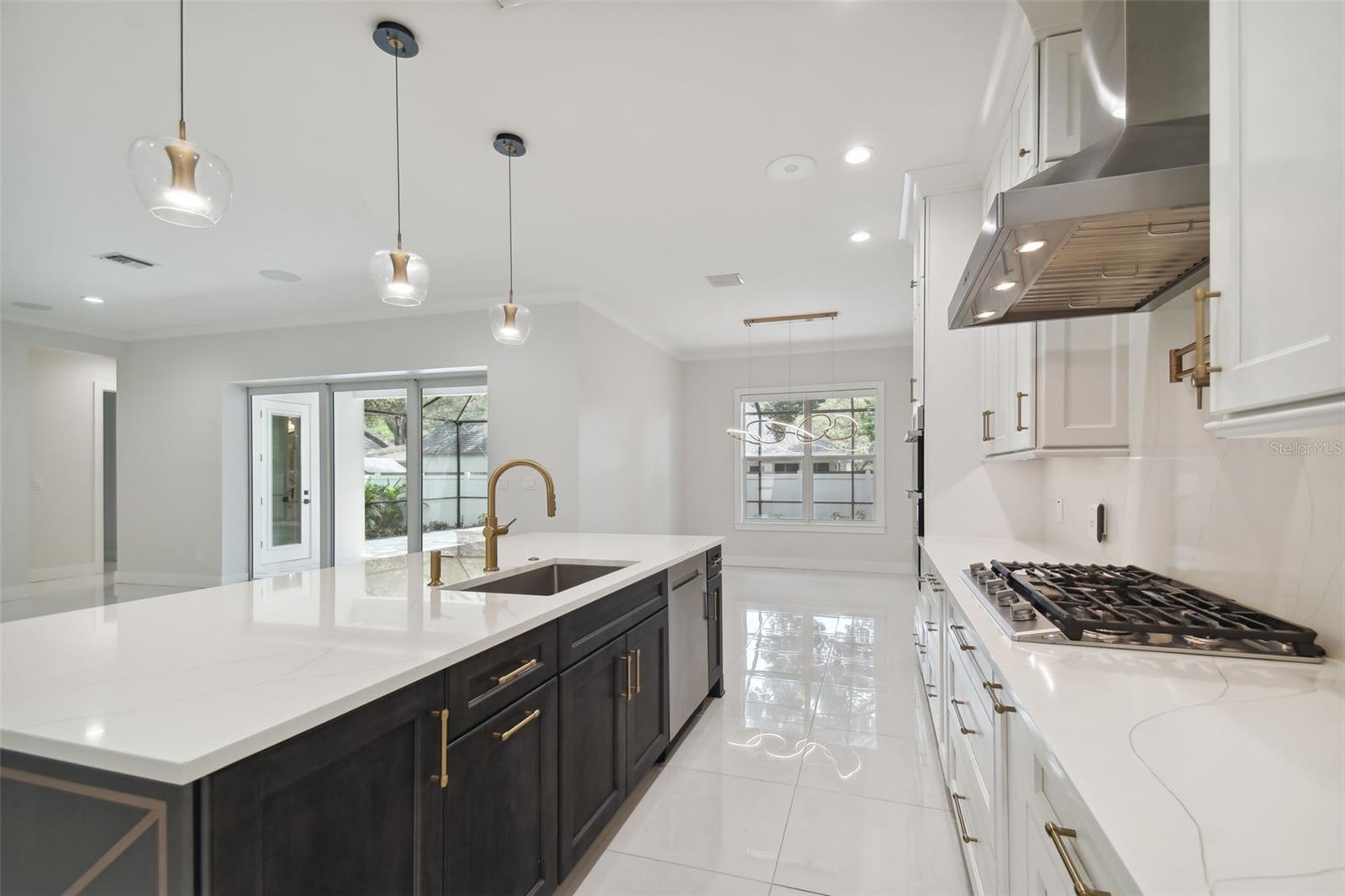 3418 W DORCHESTER ST