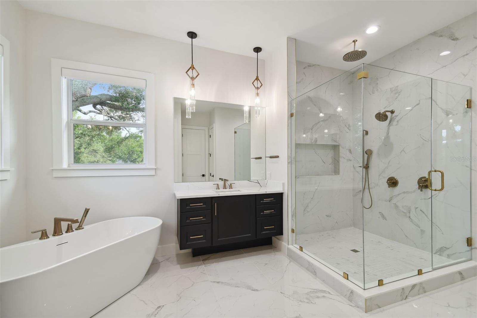 3418 W DORCHESTER ST