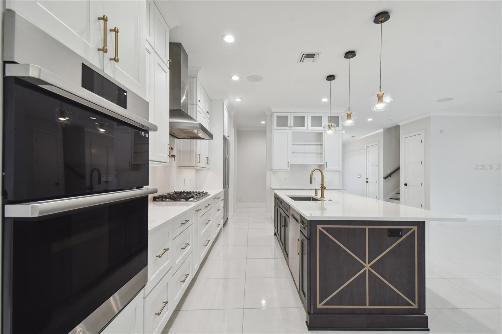 3418 W DORCHESTER ST