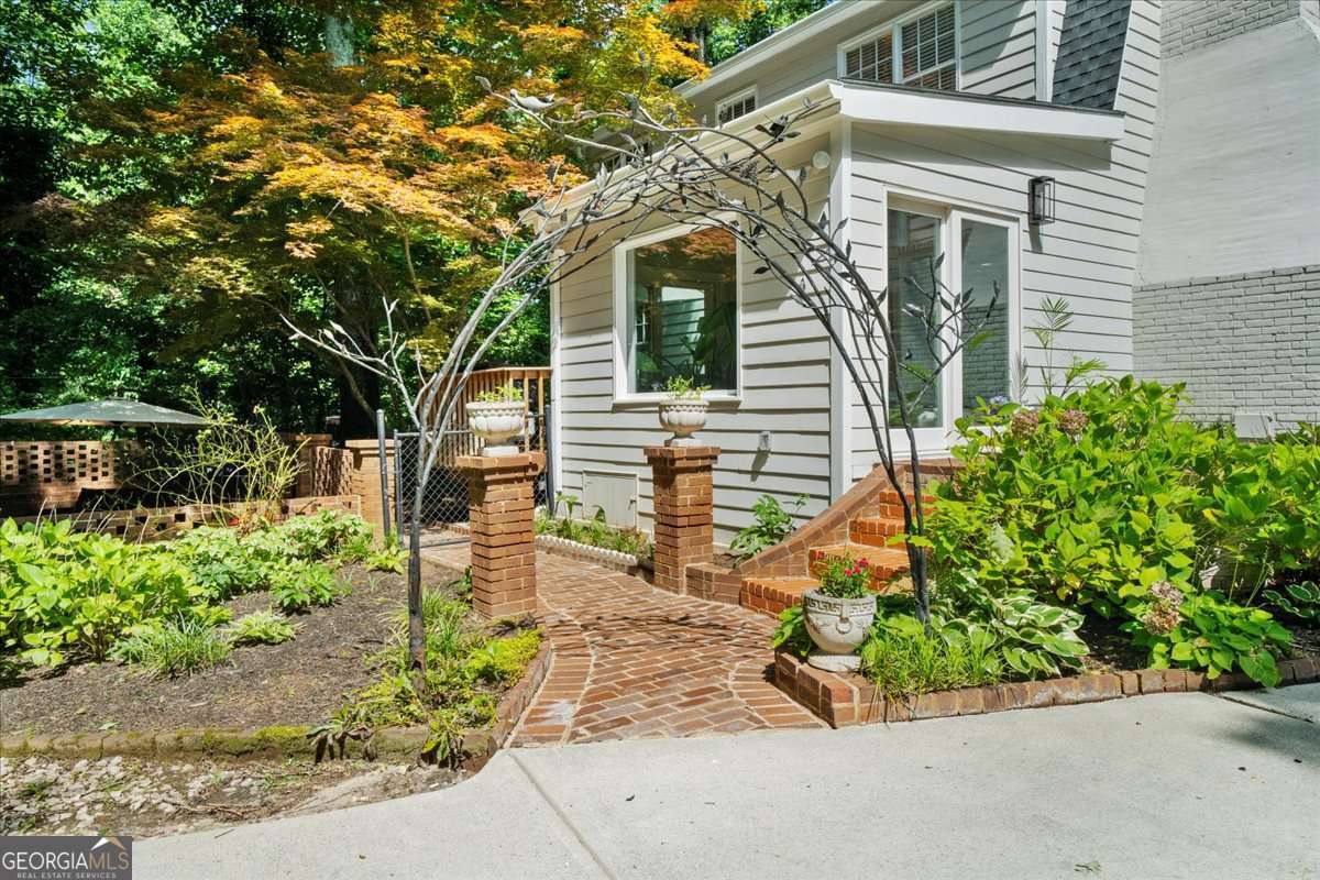 245 W Spalding Drive